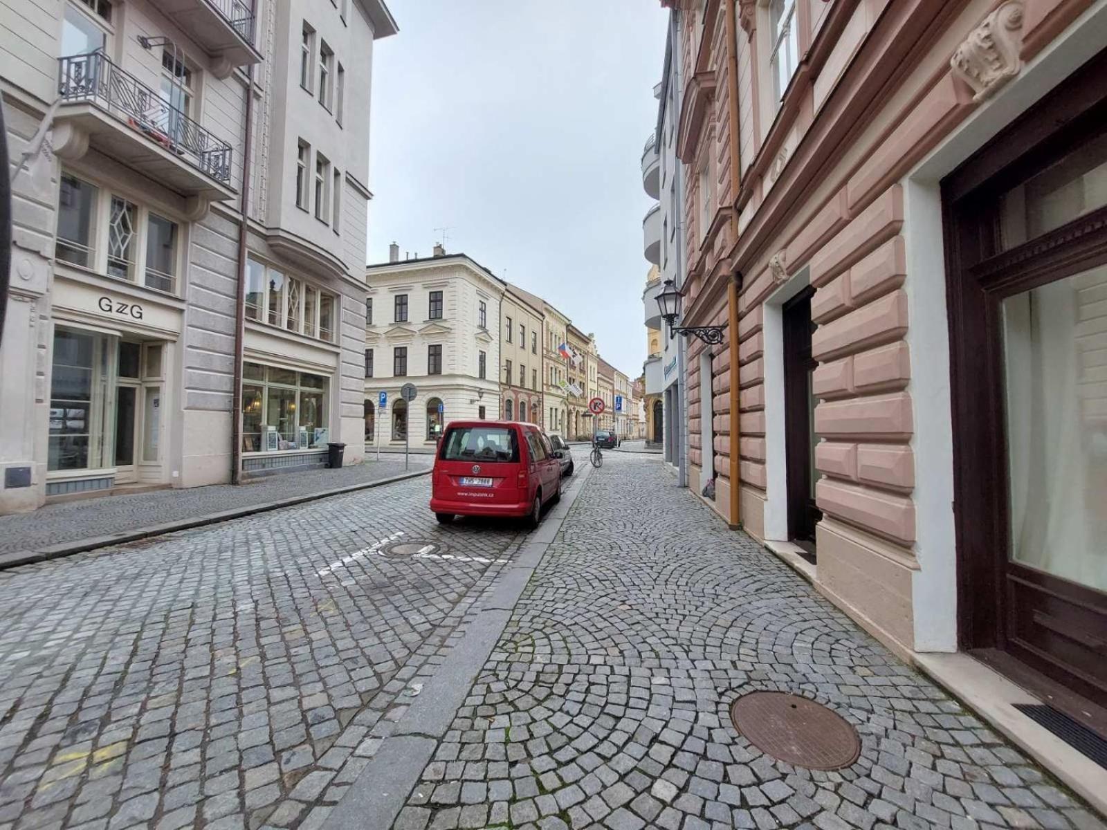 Exkluzivni Apartman V Prizemi V Hradci Kralove Hradec Králové Esterno foto